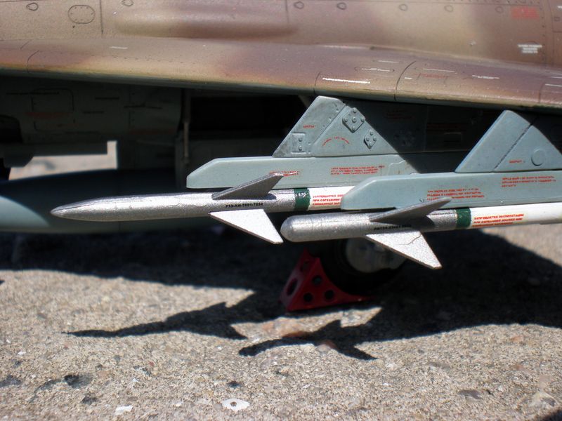 МИГ-21 МФ Fishbed-J от Academy 1/48