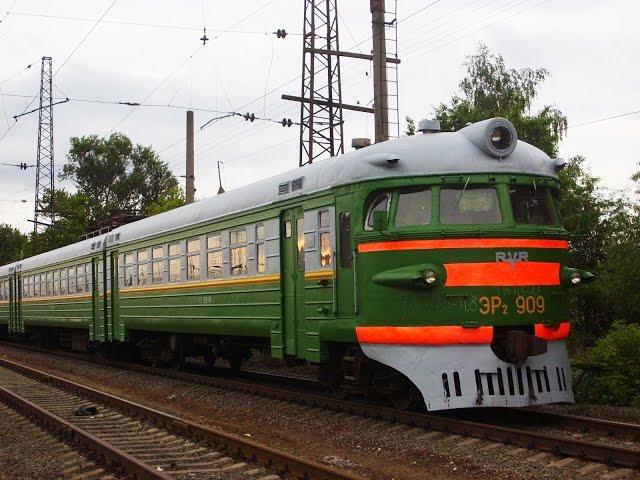 Сборная модель из бумаги электропоезда ЭР-2 в масштабе 1:45