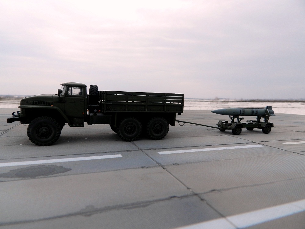 ракета Х-15 с тележкой — Каропка.ру — стендовые модели, военная миниатюра