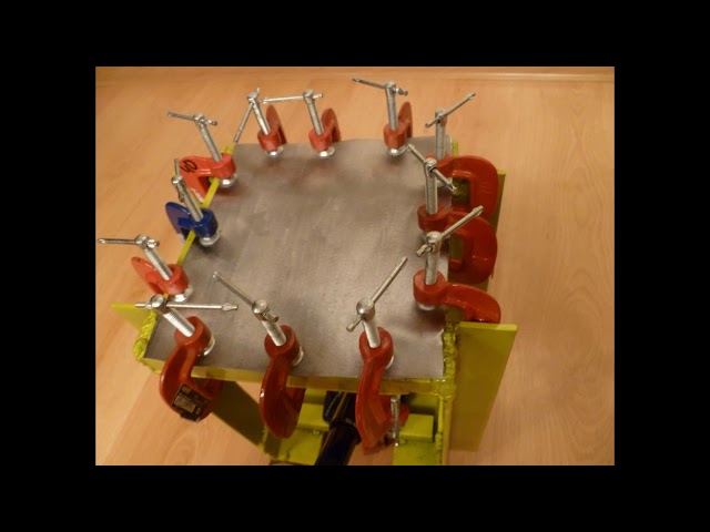 Peugeot 403 with classical metal forming in scale 1:25