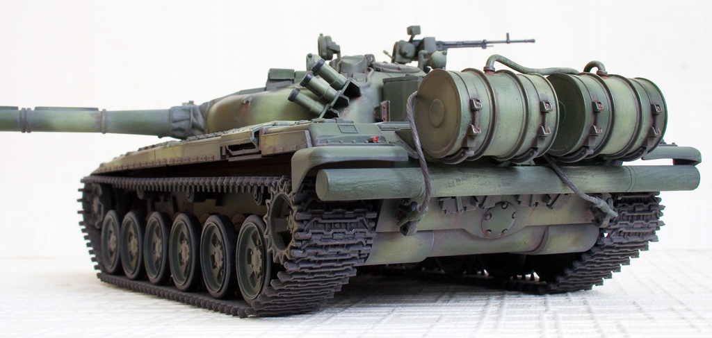 Т-72Б - любимый танк моей жены)))