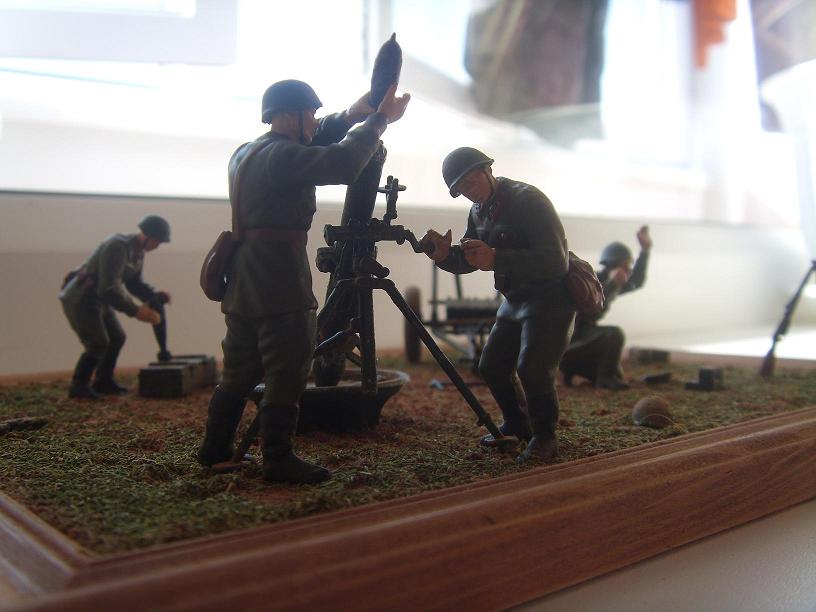 Советский 120-мм миномёт с расчётом.