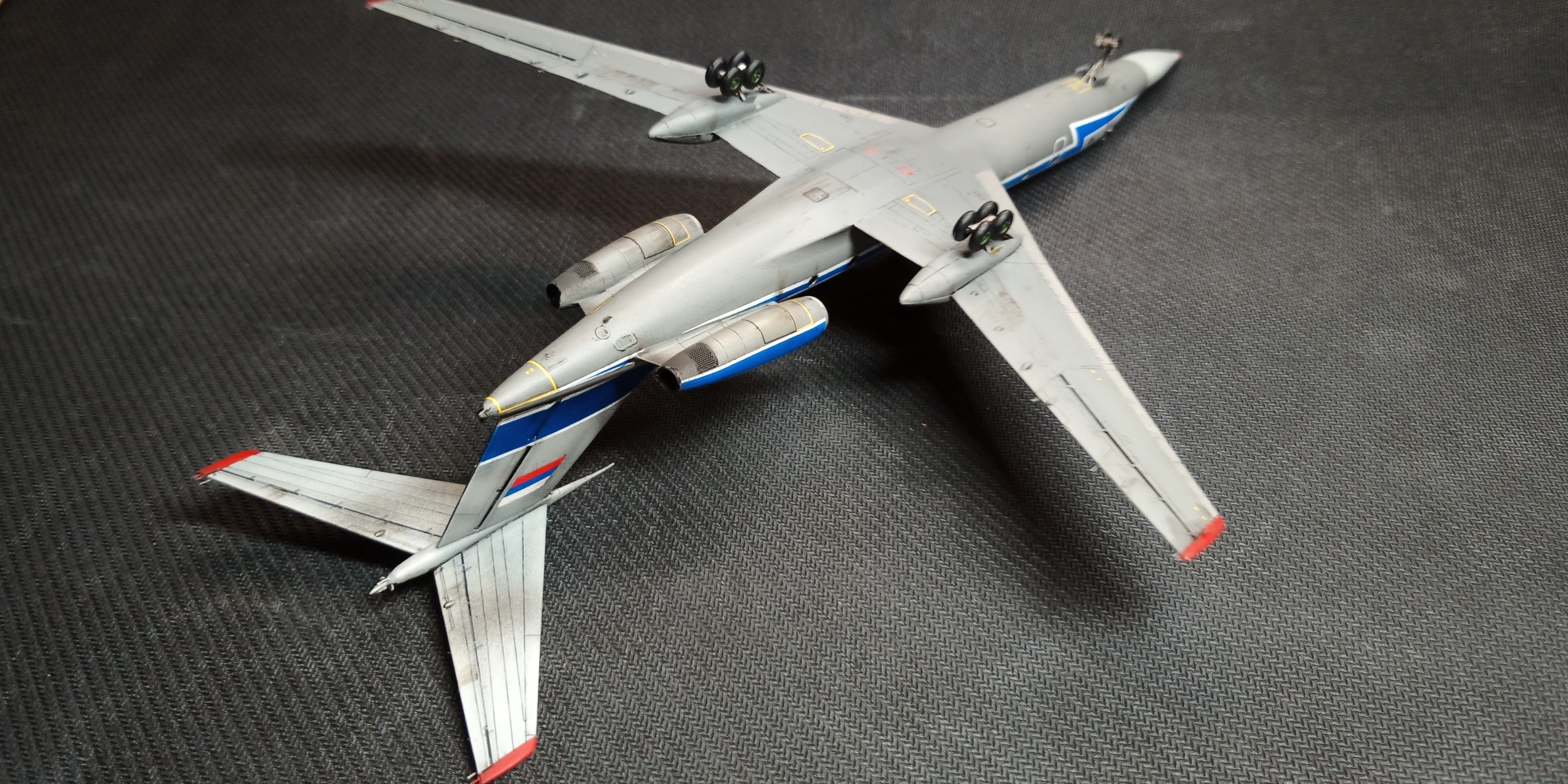Ту-134 УБЛ — Каропка.ру — стендовые модели, военная миниатюра