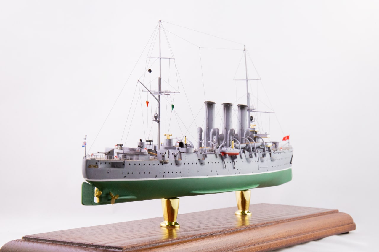 Крейсер "Аврора" 1:400 — Каропка.ру — стендовые модели, военная миниатюра