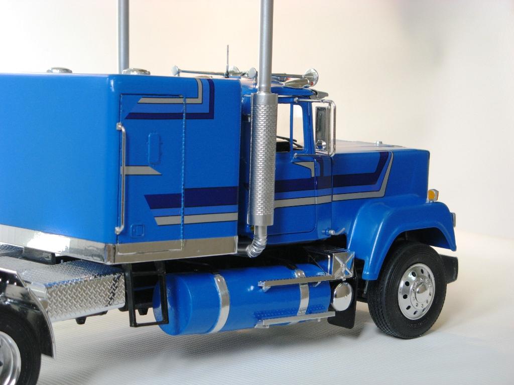 Mack SuperLiner (USA)