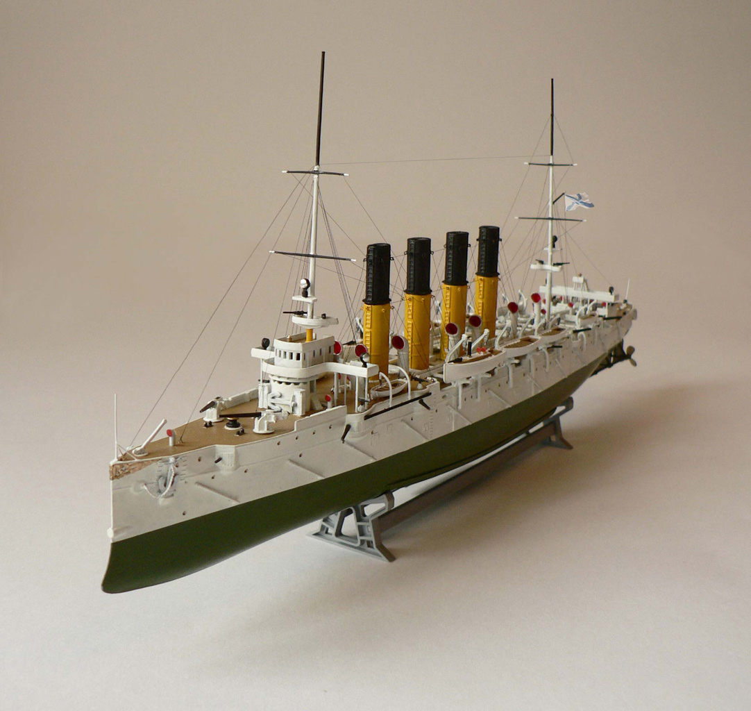 Модель крейсера Варяг фирма звезда