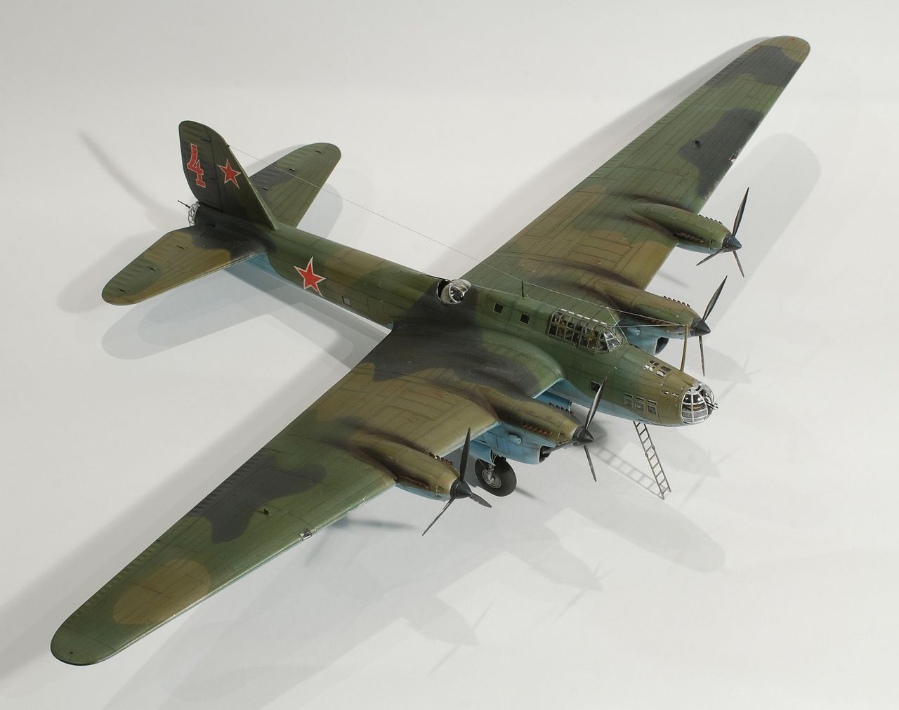 Пе-8 — Каропка.ру — стендовые модели, военная миниатюра