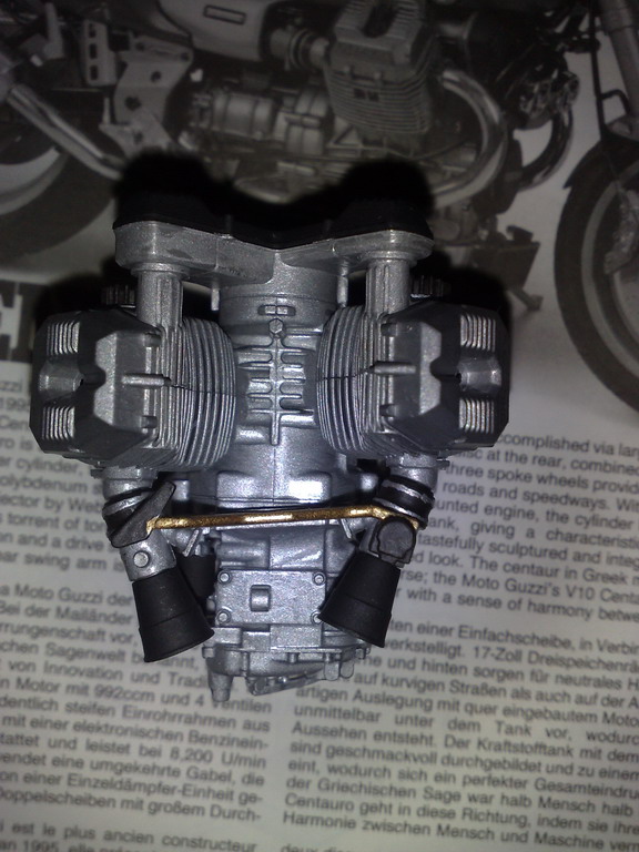 Tamiya Moto Guzzi V10 Centauro в масштабе 1:12.