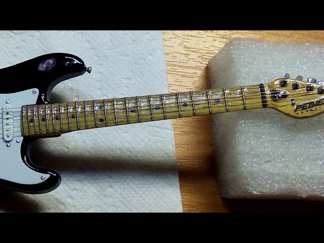 Электрогитара в бутылке