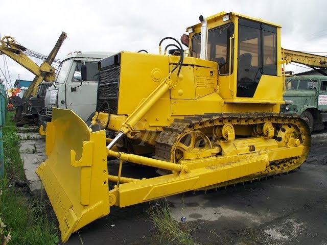 Сборная модель бульдозера ЧТЗ-Б10 Промтрактор в масштабе 1:43