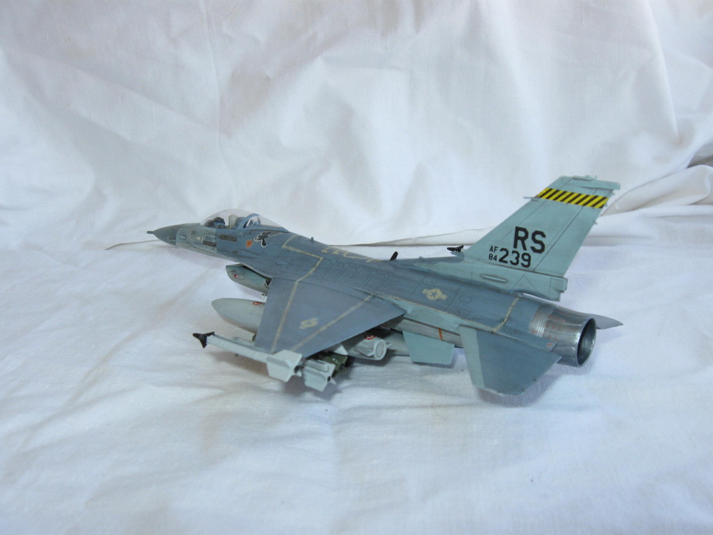 F-16 "Fighting Falcon"