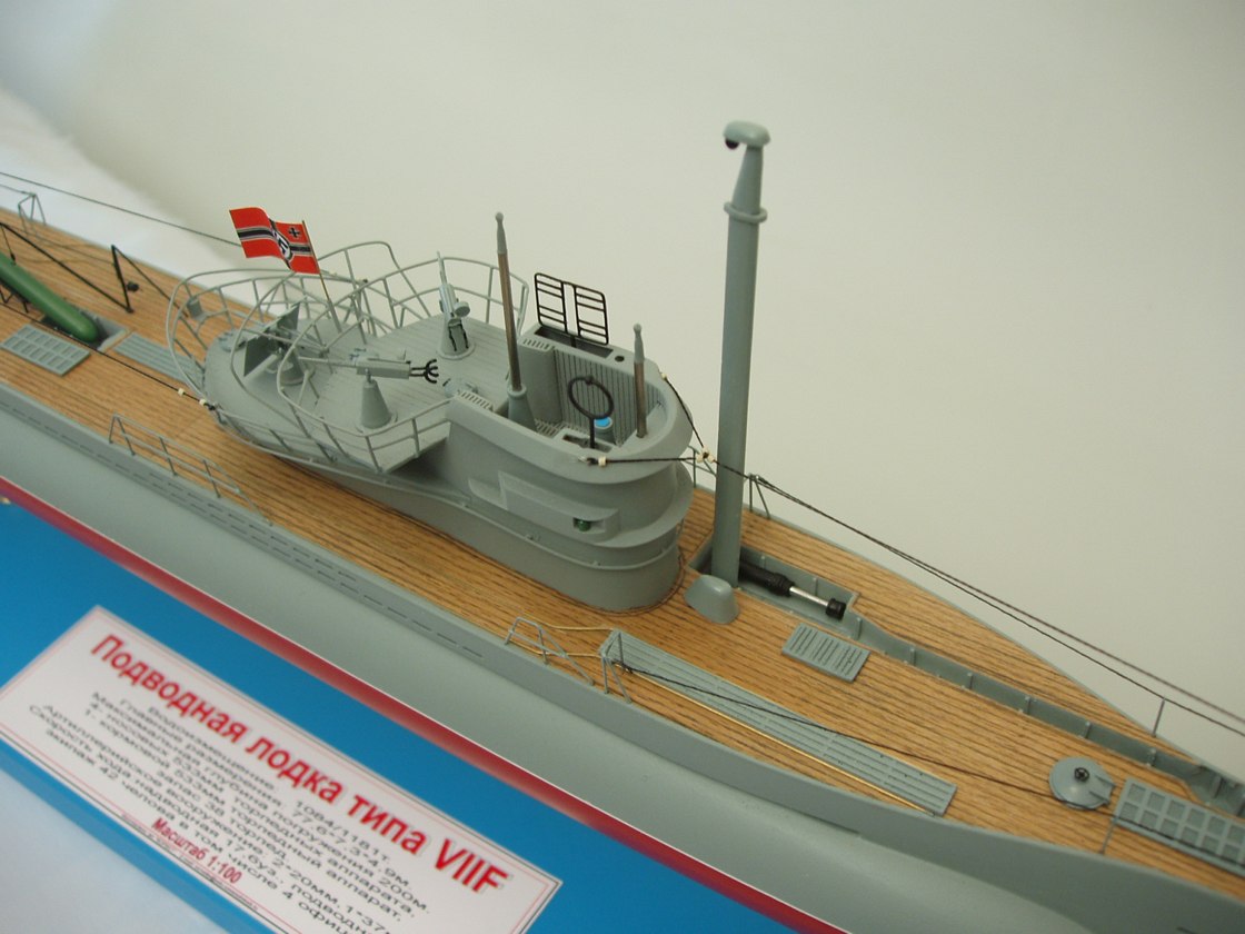 Подводная лодка VIIF в масштабе 1:100