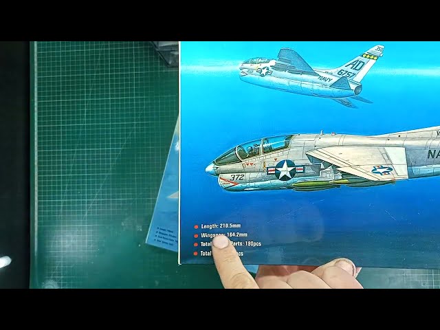 Обзор A-7E и TA-7C Corsair II от Hobbyboss