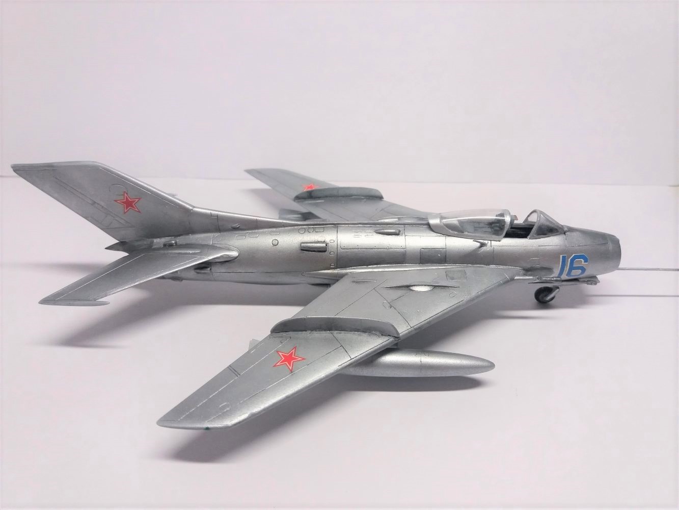 МИГ-19 — Каропка.ру — стендовые модели, военная миниатюра