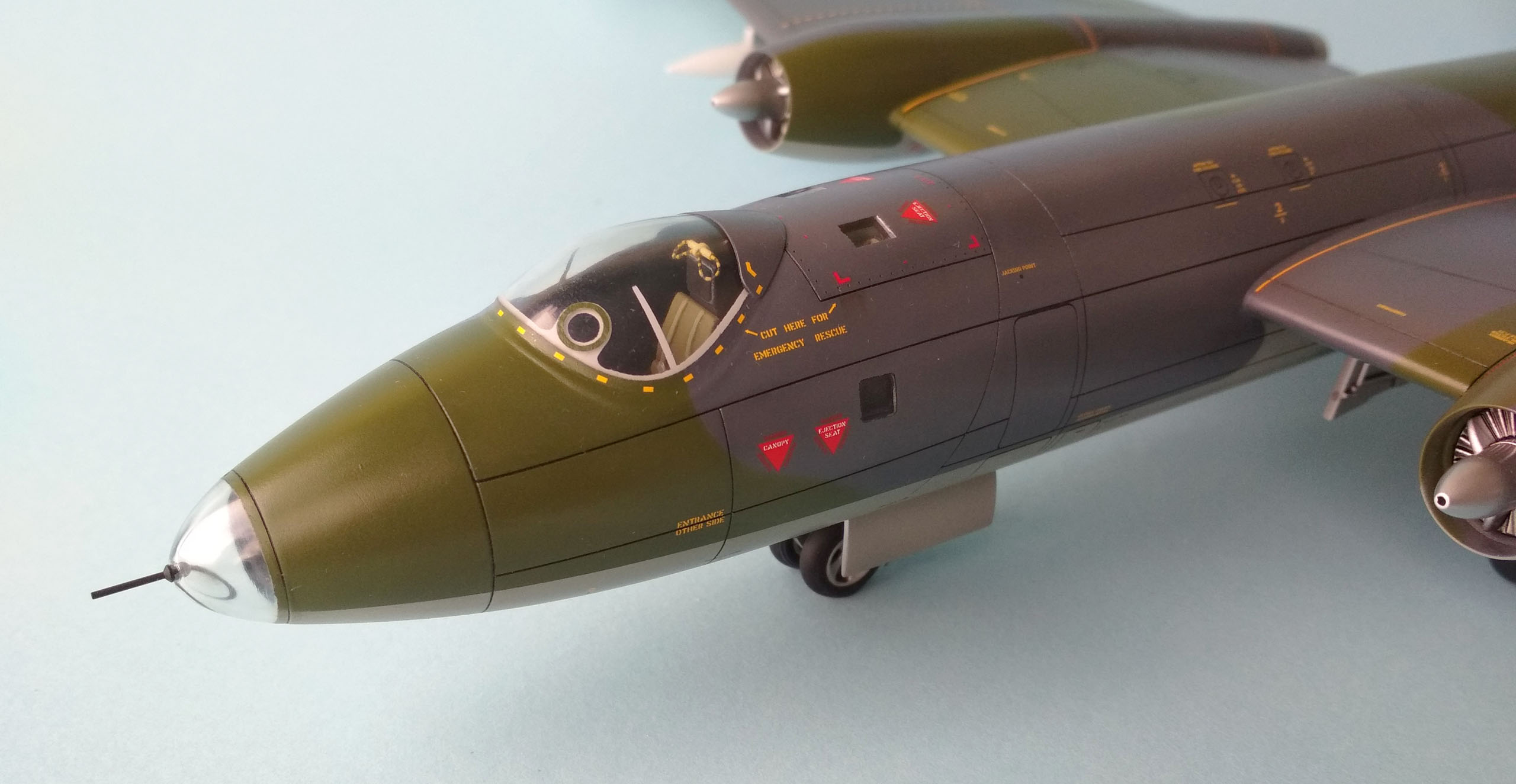 English Electric Canberra B(i).6 (1:48) — Каропка.ру — стендовые модели ...