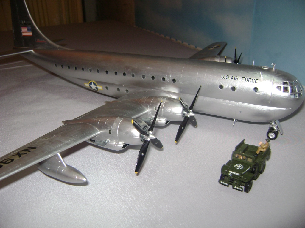 Boeing-377 1/72 Academy