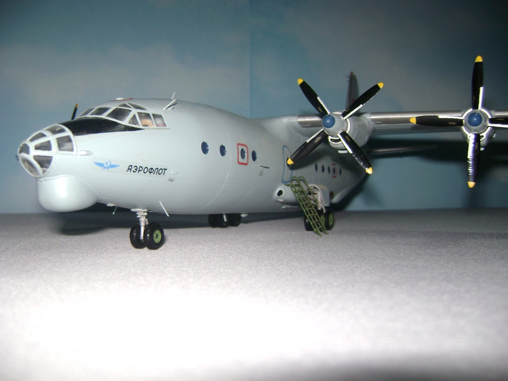 Ан-12 в 1/72 от Roden