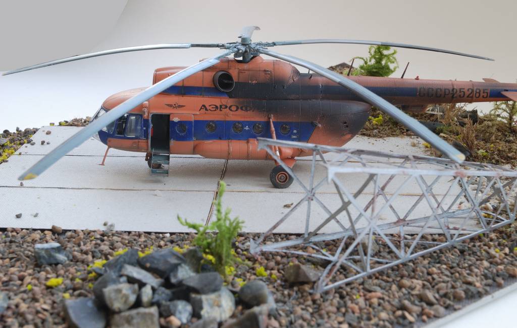 Вертолётная площадка строителей ЛЭП. Где-то за полярным кругом.