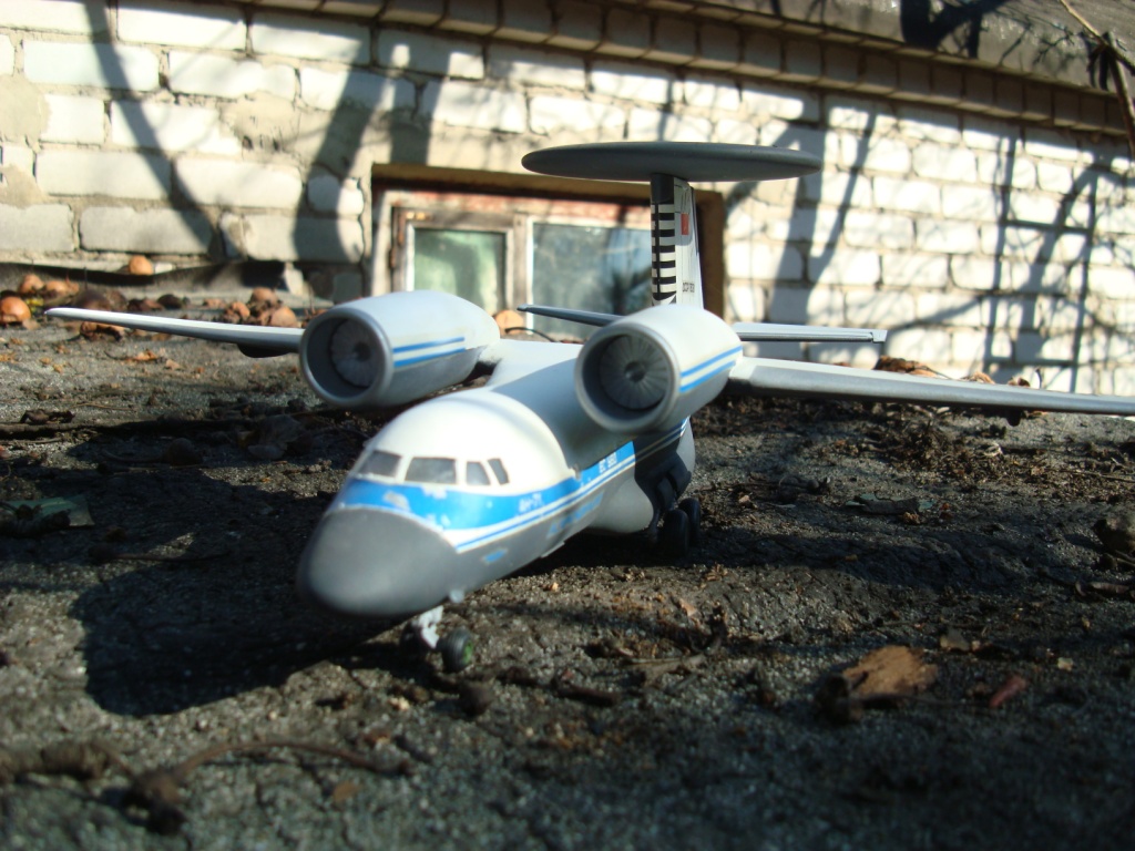 Ан-71 (по кодификации НАТО: Madcap — англ. «сумасброд») — самолёт дальнего радиолокационного обнаружения и управления. Разработан в ОКБ им. О. К. Антонова для замены самолёта Ту-126.