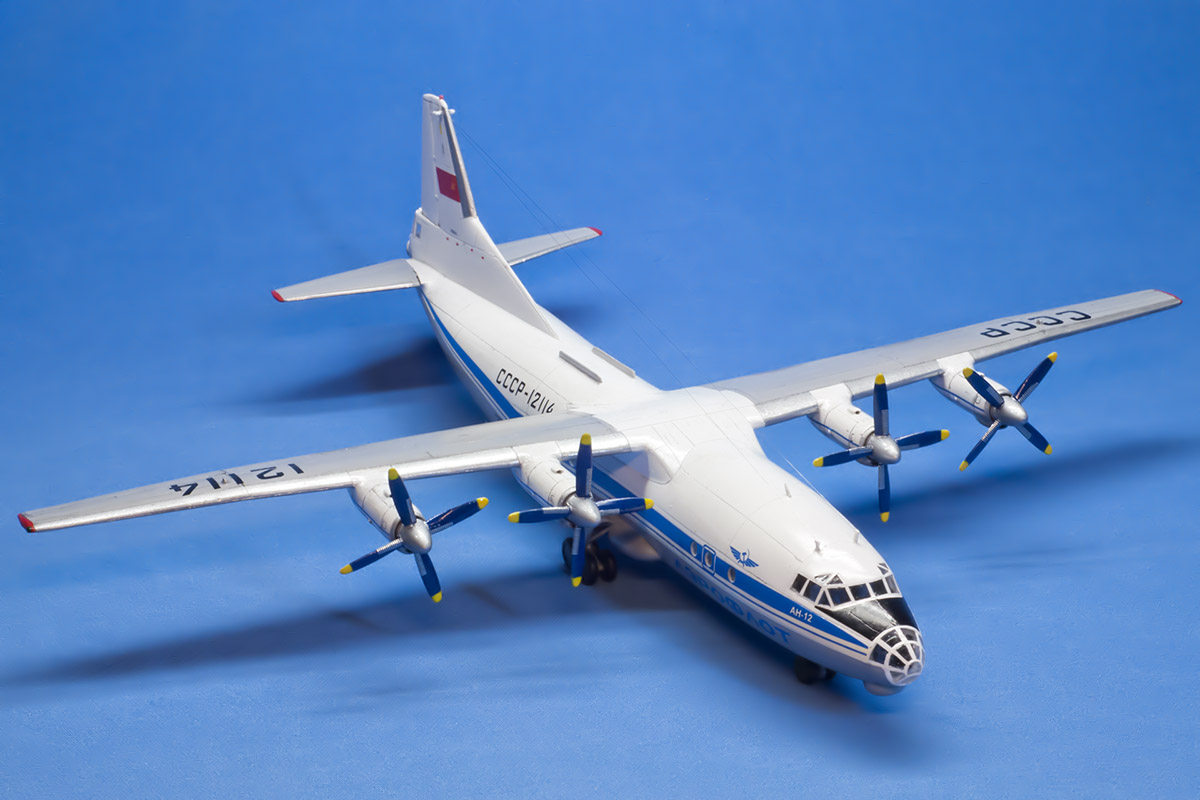 Ан-12 — Каропка.ру — стендовые модели, военная миниатюра