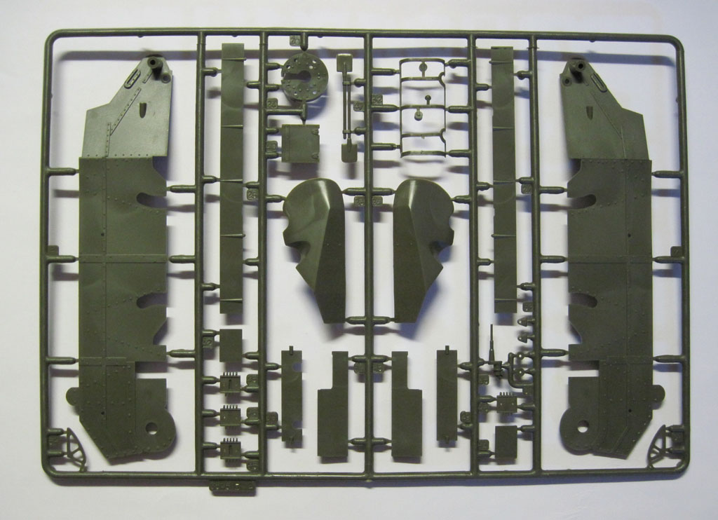 Советский легкий танк БТ-7 и 4 танкиста