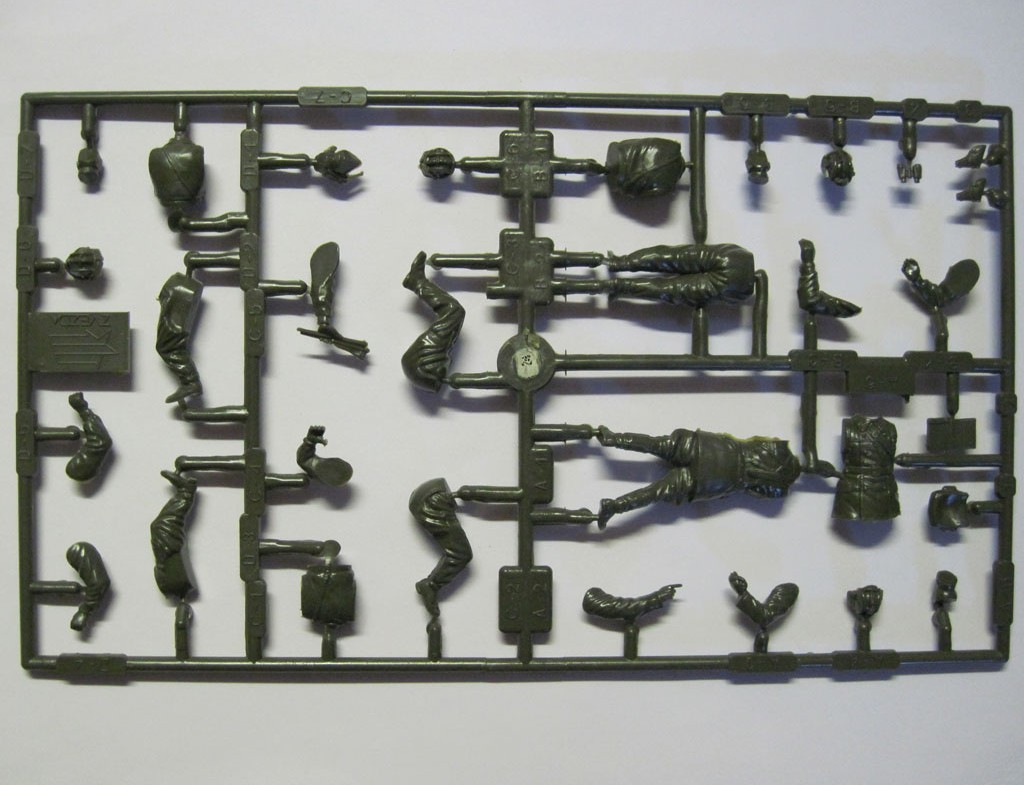 Советский легкий танк БТ-7 и 4 танкиста