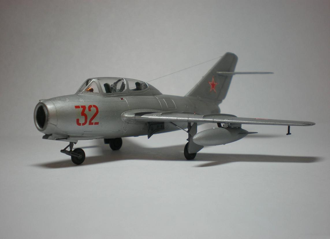 Летающая парта УТИ МиГ-15