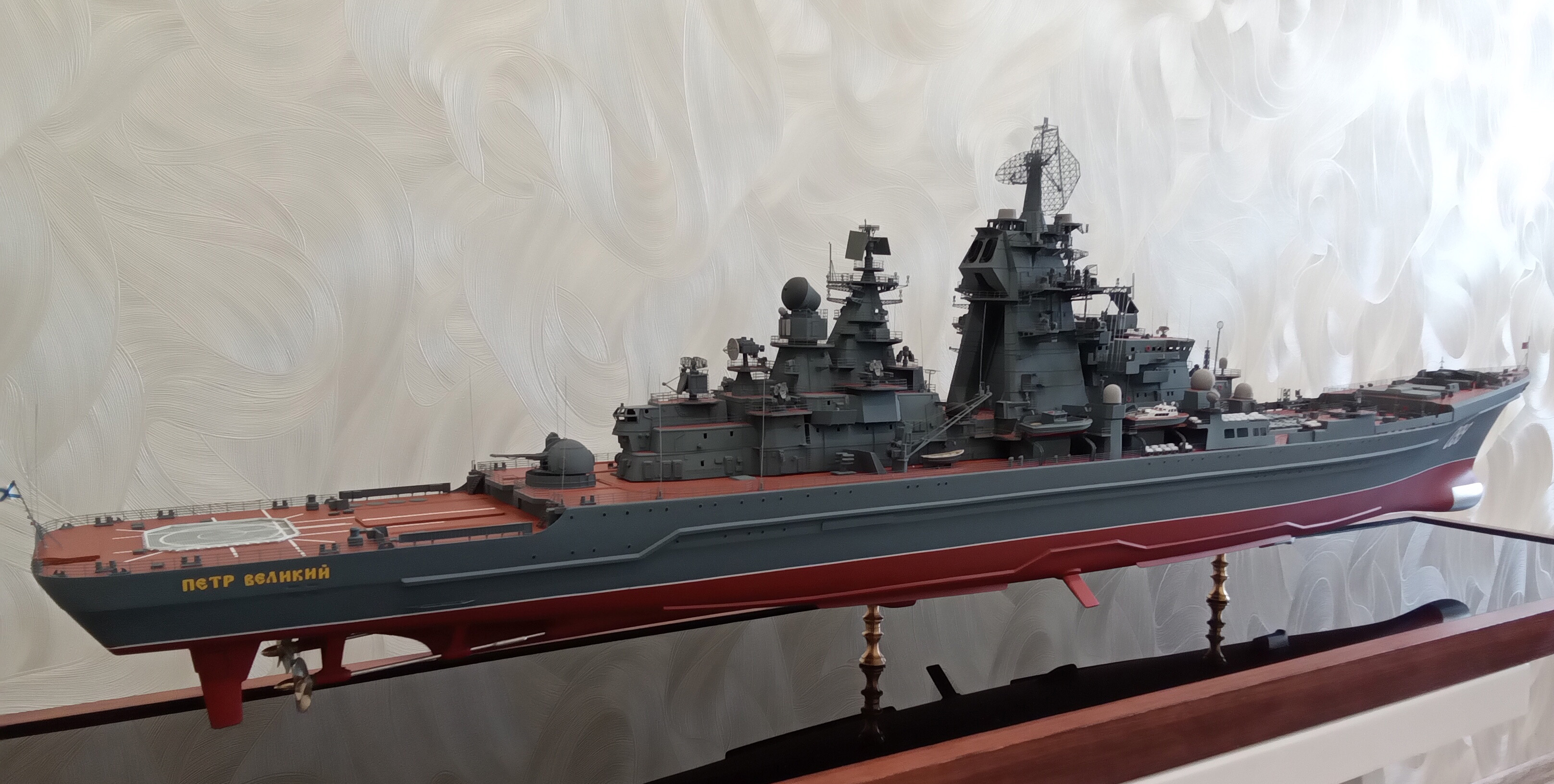 Модель ТАРКР "Петр Великий" — Каропка.ру — стендовые модели, военная ...