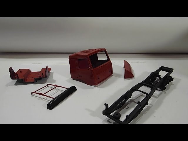 #2 Стройка модели МАЗ-6422 - седельный тягач от AVD models (Автомобиль в деталях), масштаб 1/43