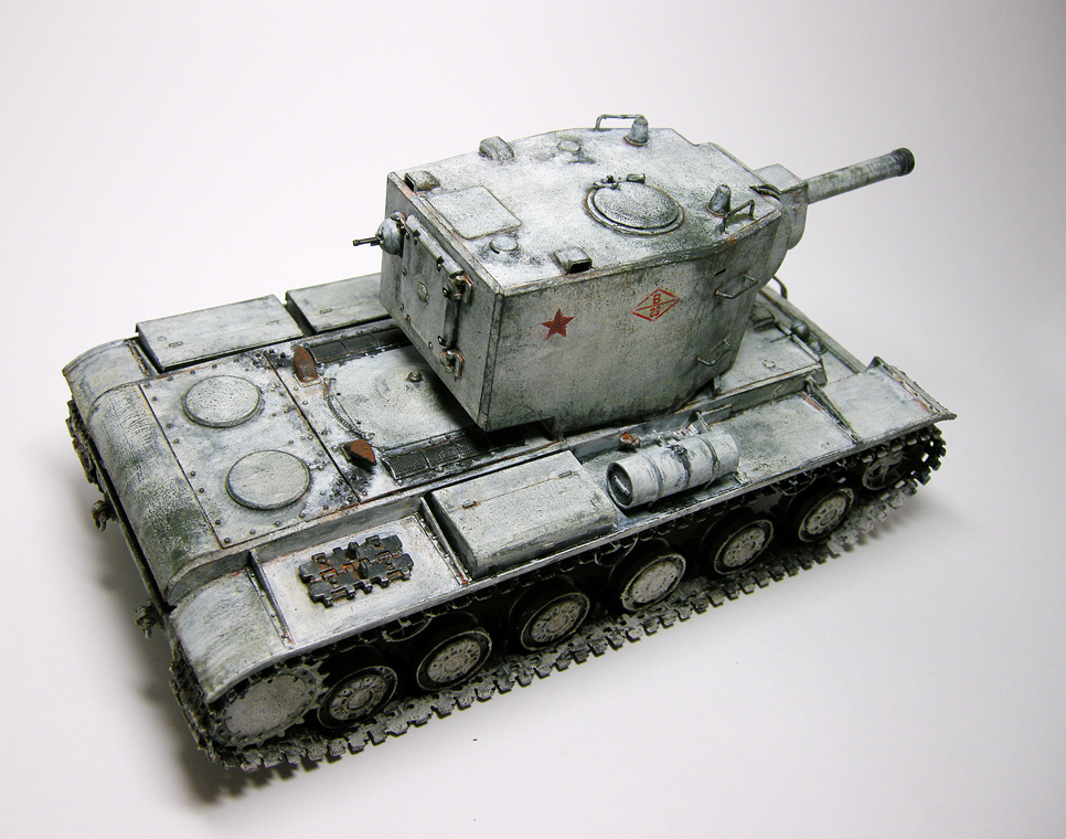 КВ-2  в зимнем камуфляже