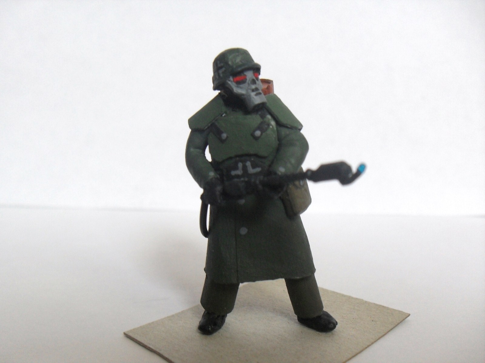 Немецкий огнемётчик — Каропка.ру — стендовые модели, военная миниатюра