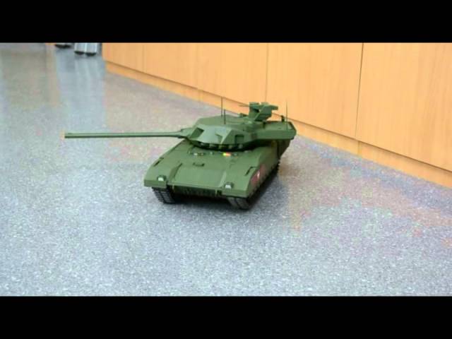 Модель новейшего российского танка "Армата" на управлении с имитацией стрельбы