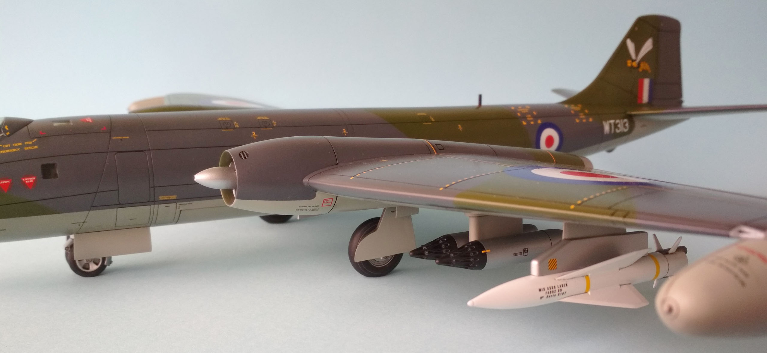 English Electric Canberra B(i).6 (1:48) — Каропка.ру — стендовые модели ...