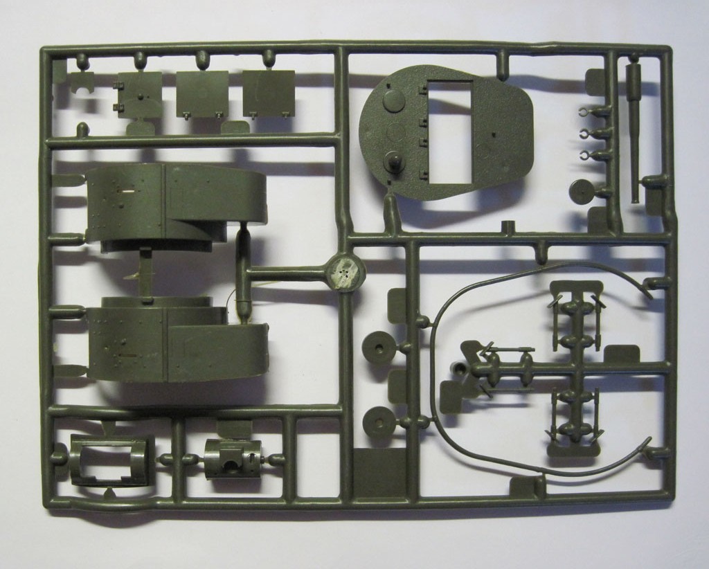Советский легкий танк БТ-7 и 4 танкиста