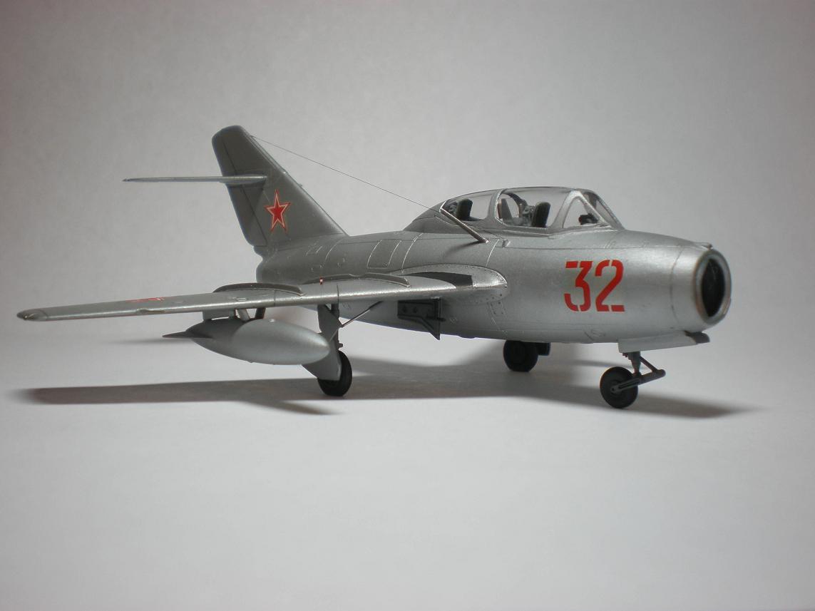 Летающая парта УТИ МиГ-15