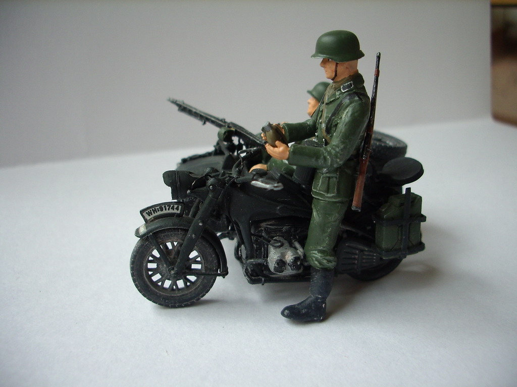 Немецкий боевой мотоцикл с экипажем