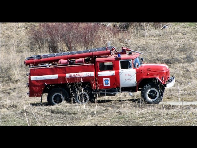 Сборная модель грузовика ЗиЛ-131 АЦ-40 фирмы AVD в масштабе 1:43