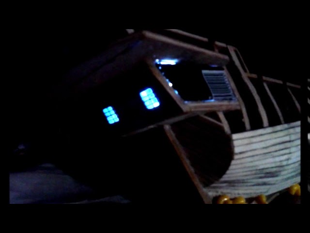 Галеон 16-го века. Каюта со светом. Galeon del siglo 16. El camarote de proa con la luz.