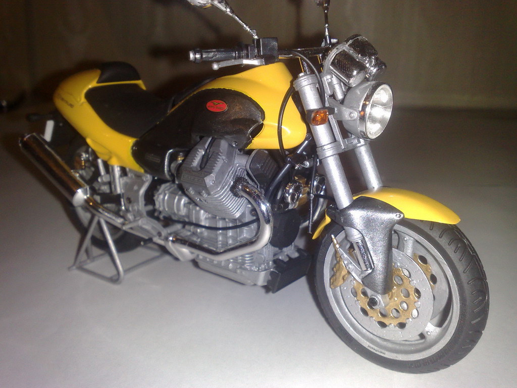 Tamiya Moto Guzzi V10 Centauro в масштабе 1:12.