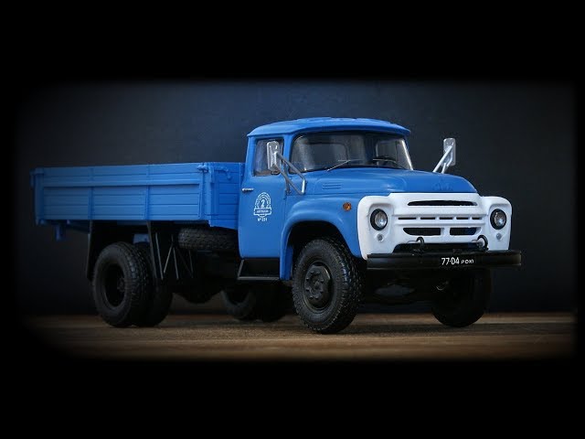 Сборная модель грузового автомобиля ЗиЛ-130 AVD в масштабе 1:43