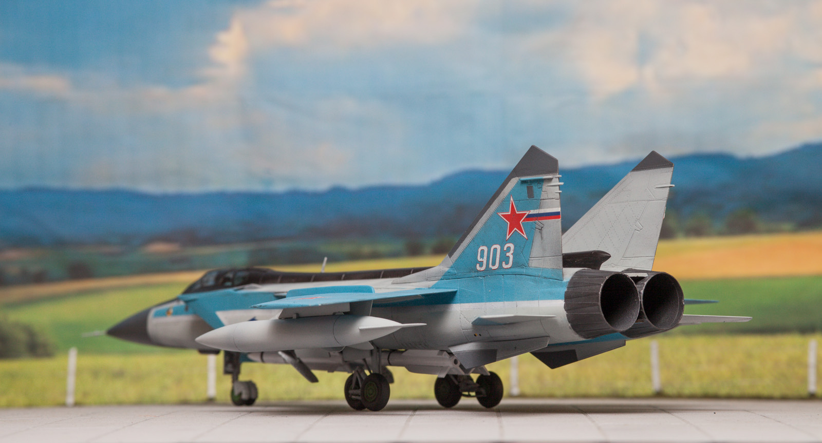 МиГ-31 — Каропка.ру — стендовые модели, военная миниатюра