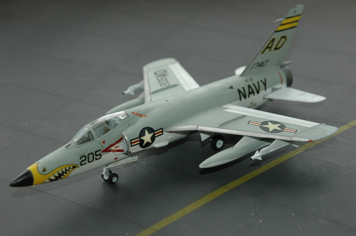 F-11 Tiger — Каропка.ру — стендовые модели, военная миниатюра