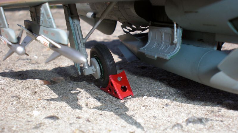 МИГ-21 МФ Fishbed-J от Academy 1/48