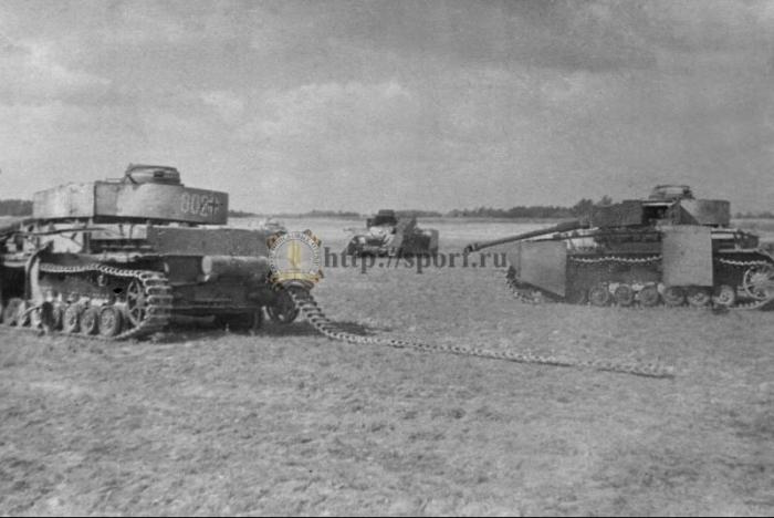 phoca_thumb_l_Немецкие тяжелые танки, подбитые советскими воинами.