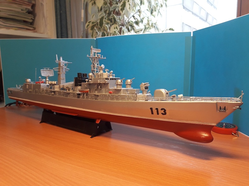 Эсминец НОАК класса LuHU type 052 "QingDao" (Циндао) бортовой номер 113 ...