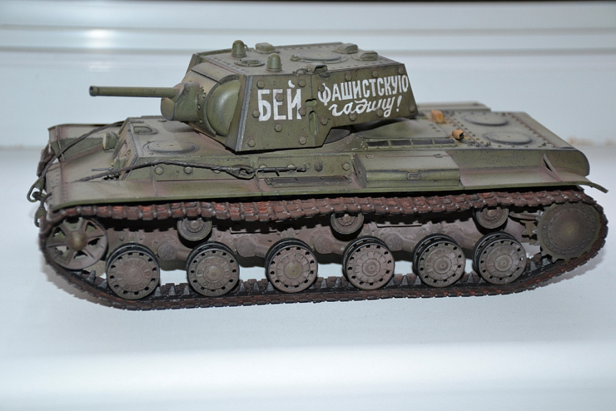 Краска кв 1. Моделист 1/72 Советский танк кв-1. Кв 1 Моделист 1/35. Танк кв-1 1\35.