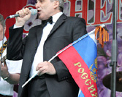 Александр Жаров
